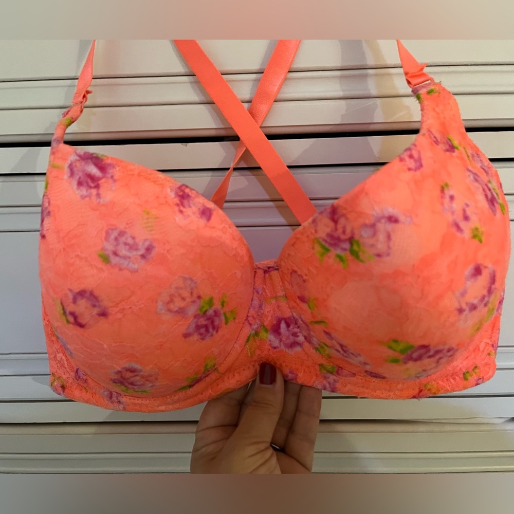 34D beautiful floral lace underwire.  Brand new never worn.